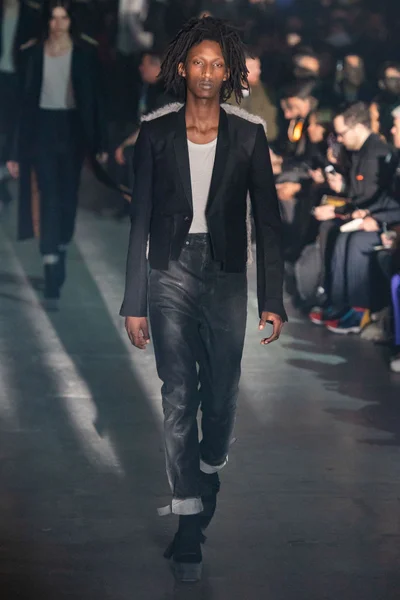 Look 11